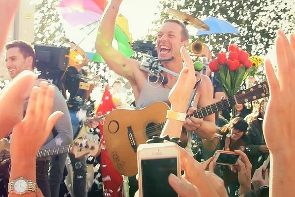 Coldplay khuay dong Sydney trong video clip moi hinh anh