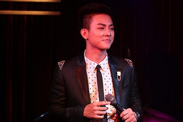 Hoai Lam nhai keo cao su hat xam hinh anh