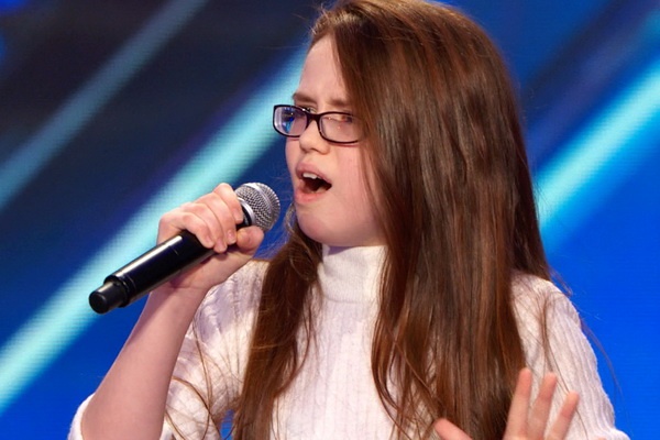 Thi sinh nhi 11 tuoi gay kinh ngac o America’s Got Talent hinh anh