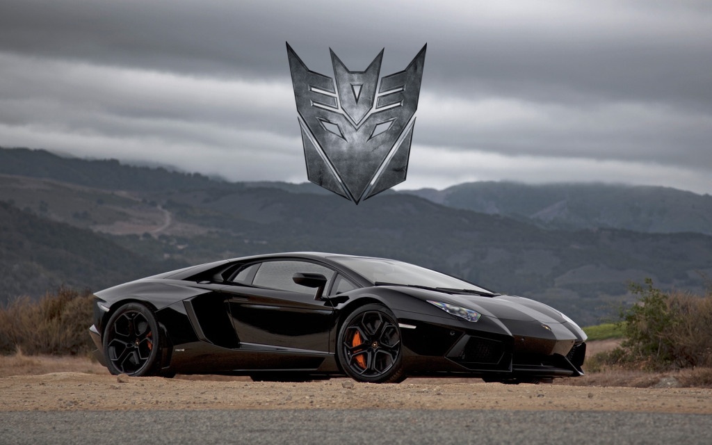 Chiếc Aventador đen được sử dụng trong phim.
