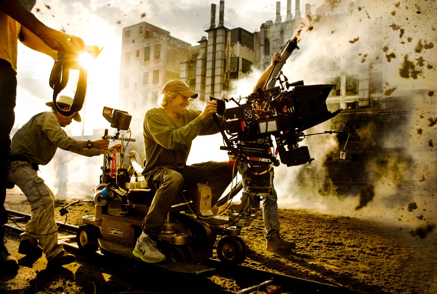 Đạo diễn Michael Bay trên phim trường Transformers: Age of Extinction.