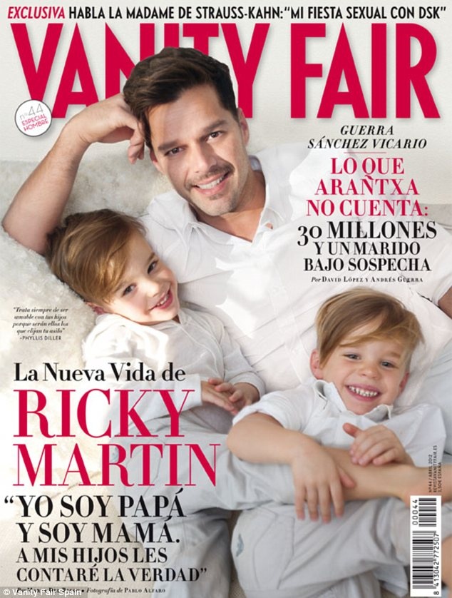 Hình ảnh Ricky Martin cùng các con trai trên bìa tạp chí Vanity Fair.