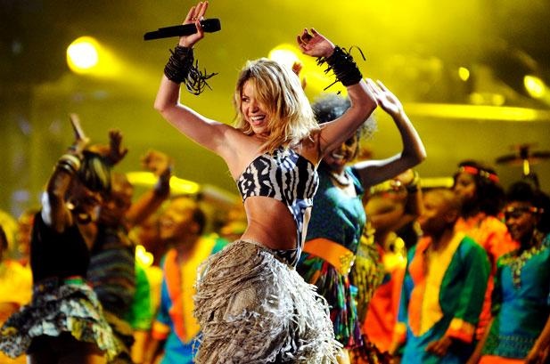 Man trinh dien tai le be mac World Cup 2010 cua Shakira hinh anh