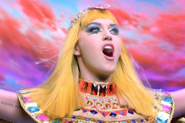 Ban hit cua Katy Perry bi kien la hang ‘nhai’ hinh anh