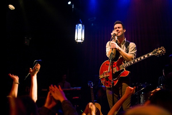 Adam Levine - 'Lost Stars' hinh anh