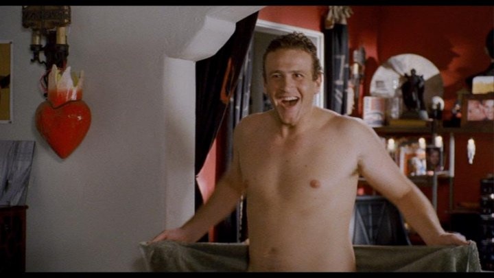 Jason Segel trong Forgetting Sarah Marshall (2008): Giống như Sacha Baron Cohen, Jason Segel cũng là một trong những cái tên nổi tiếng tại Hollywood trong cả hai vai trò diễn viên và biên kịch. Anh có không ít những vai diễn trong các bộ phim nổi tiếng như The Muppets hay series How I Met Your Mother. Rõ ràng Jason Segel chẳng cần phải đóng cảnh nóng để lấy tiếng tăm, nhưng anh vẫn tự nguyện tự thực hiện nhiều phân cảnh nóng bỏng trong Forgetting Sarah Marshall. Mùa hè năm nay, anh được cho là sẽ tiếp tục có nhiều cảnh nóng với kiều nữ Cameron Diaz trong Sex Tape.