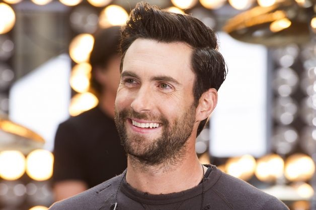 Adam Levine nhin thay ban than trong ‘Begin Again’ hinh anh