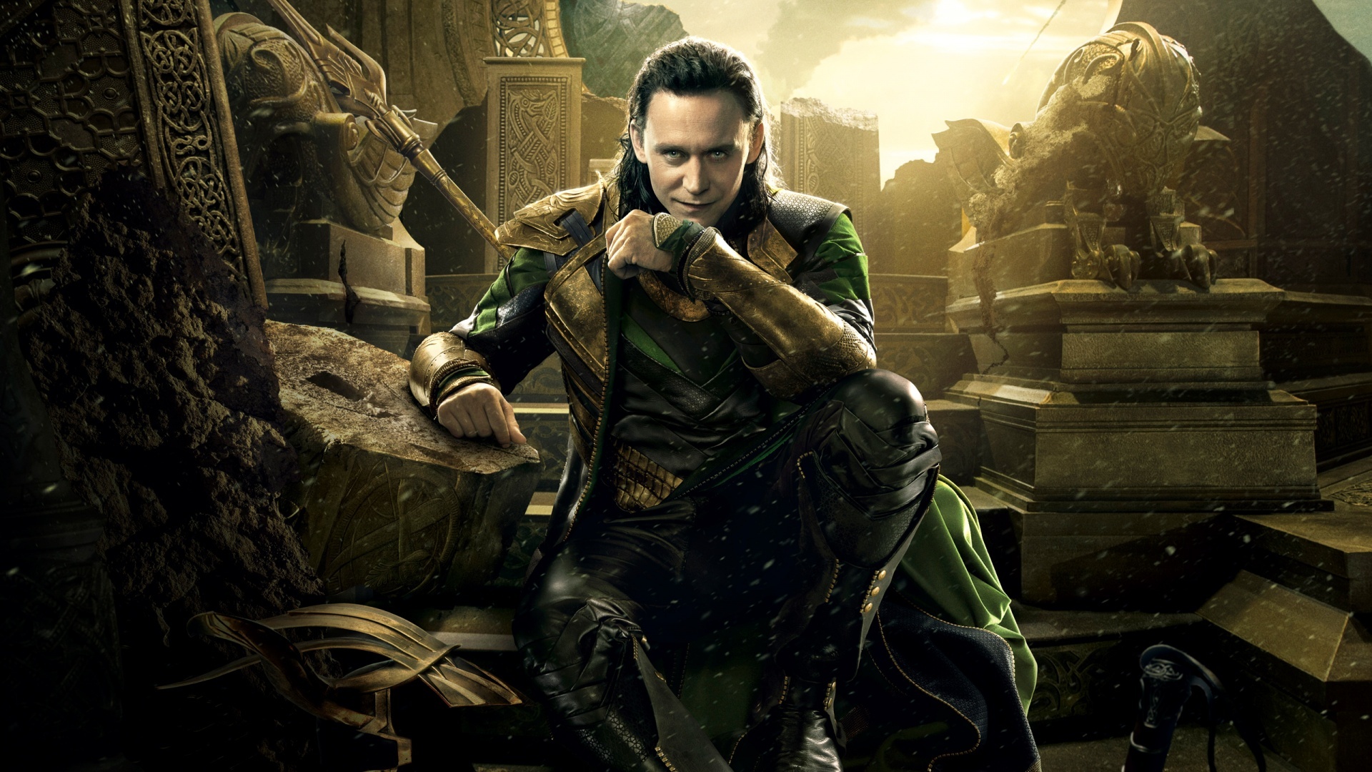 Loki ngồi lên ngai vàng của Odin trong Thor: The Dark World (2013): Ở đoạn cuối phim, nhờ vào ma thuật biến hình, Loki lừa được Thor tin rằng mình đã chết dưới tay Kurse. Rồi hắn đội lốt Odin và đường hoàng ngồi chễm chệ trên ngai vàng. Vậy Odin hiện đang ở đâu? Liệu vị thần hùng mạnh này còn sống hay đã rơi vào giấc ngủ triền miên? Và trên hết, mưu đồ tiếp theo của Loki là gì? Tất cả hiện vẫn là con số bí ẩn, nhất là khi nhân vật Loki của Tom Hiddleston được cho là sẽ không xuất hiện trong Avengers: Age of Ultron.