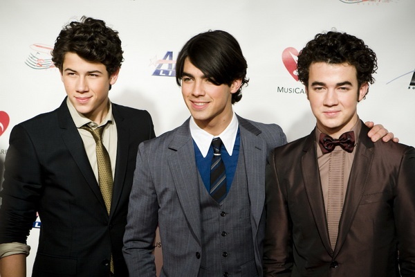 Nhom Jonas Brothers sap sua tai hop hinh anh
