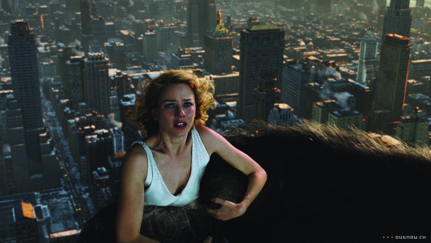 King Kong (2005): Không thể phủ nhận sức ảnh hưởng to lớn của nhiều phiên bản phim King Kong trong quá khứ, nhất là phiên bản năm 1976. Nhưng thành công lớn nhất của đạo diễn Peter Jackson là đem lại những hiệu ứng mới mẻ cho King Kong, cùng hàng loạt kỹ xảo tân kỳ khiến khán giả cảm thấy mãn nhãn hơn rất nhiều so với những phiên bản tiền nhiệm.