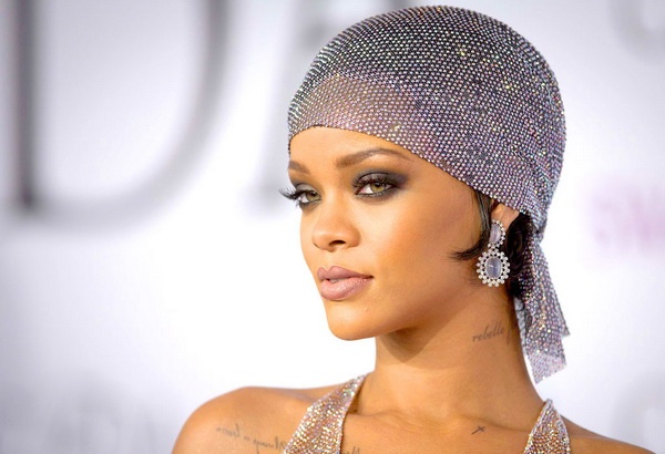 Rihanna can lam gi de tro thanh huyen thoai? hinh anh
