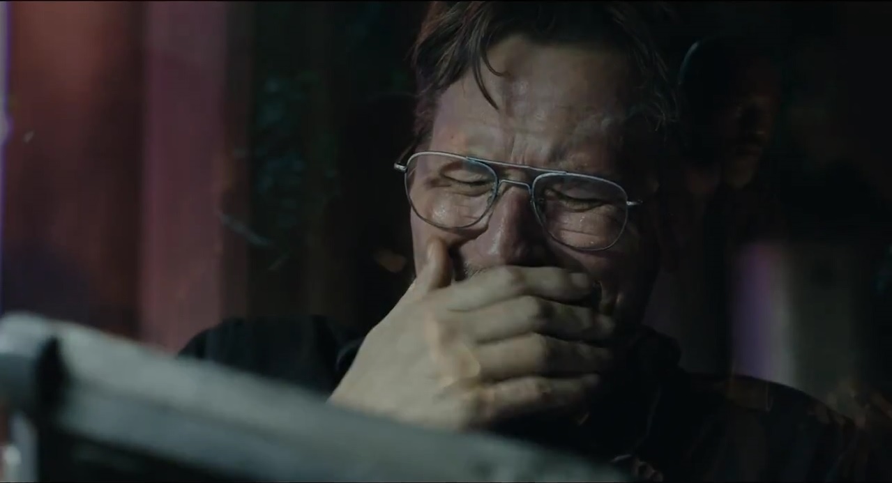 Dreyrus do nam viễn viên kỳ cựu Gary Oldman thủ vai.