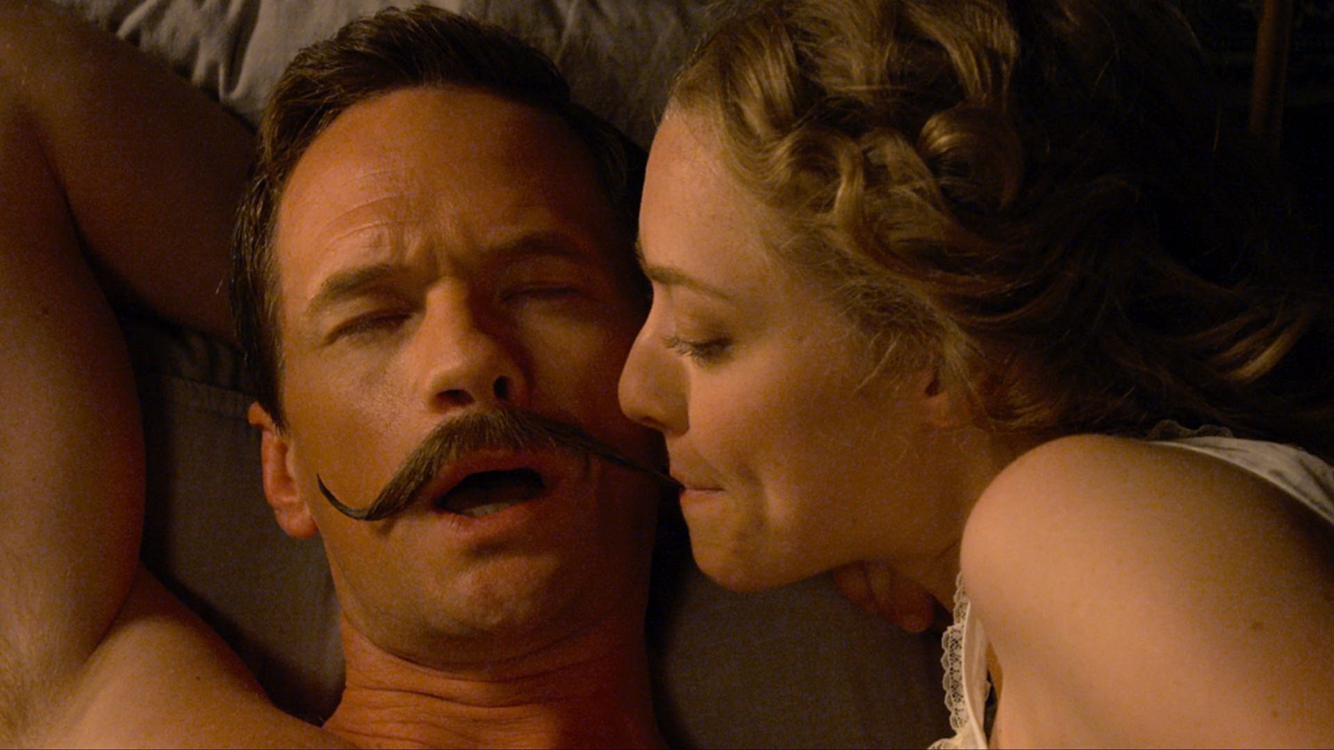 Neil Patrick Harris (trái) có một vai diễn quá xuất thần trong phim.