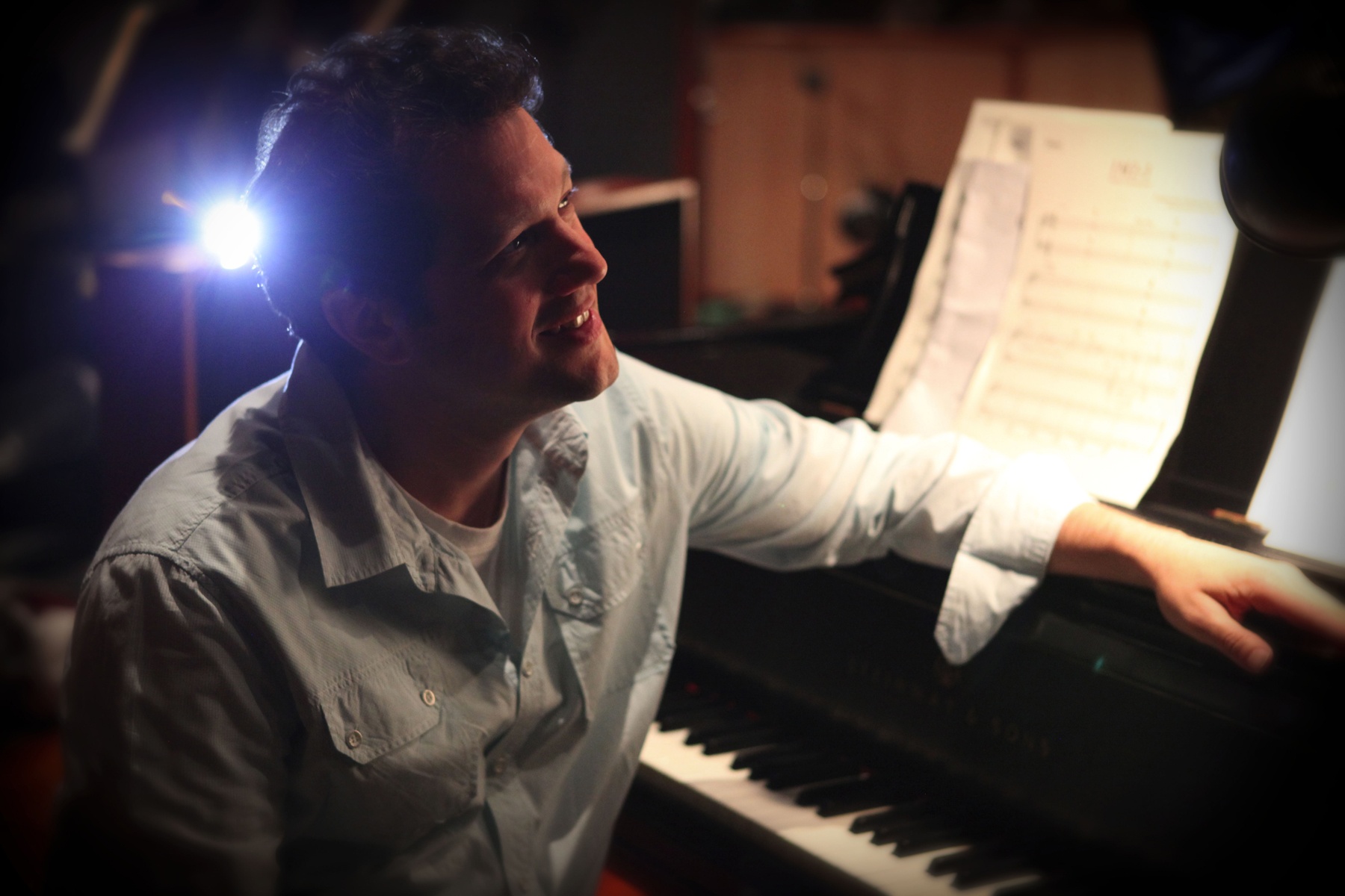 Michael Giacchino là chủ nhân của giải Oscar và Grammy từng góp phần vào thành công của Up (2009), Ratatouille (2007) hay Mission: Impossible III (2006)