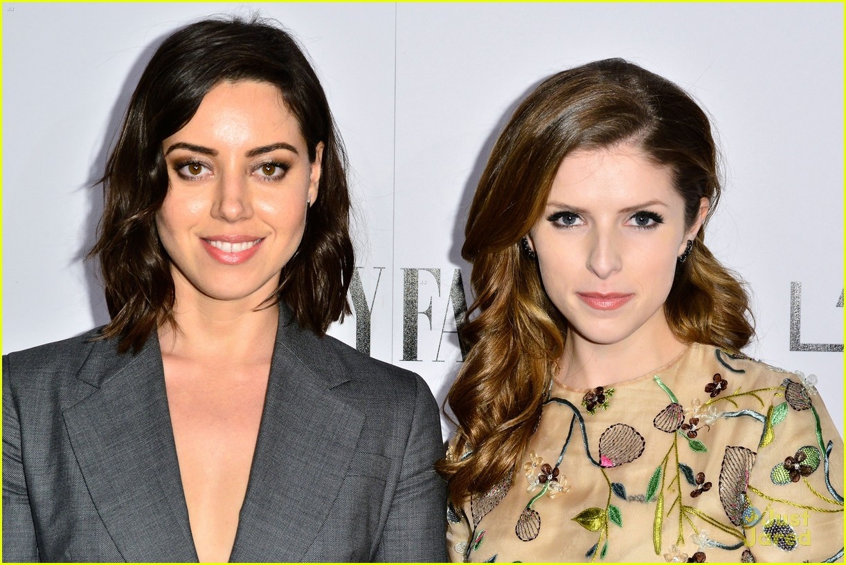 Aubrey Plaza & Anna Kendrick: “Bộ đôi chữ A” đều rất vui tính và có khả năng khiến đối phương nắc nẻ khi trò chuyện. Đó có lẽ là lý do mà cả hai trở thành một cặp bạn thân. Hiện họ được xem là ứng viên hàng đầu để trở thành cặp đôi Tina Fey - Amy Poehler tiếp theo trong giới showbiz.