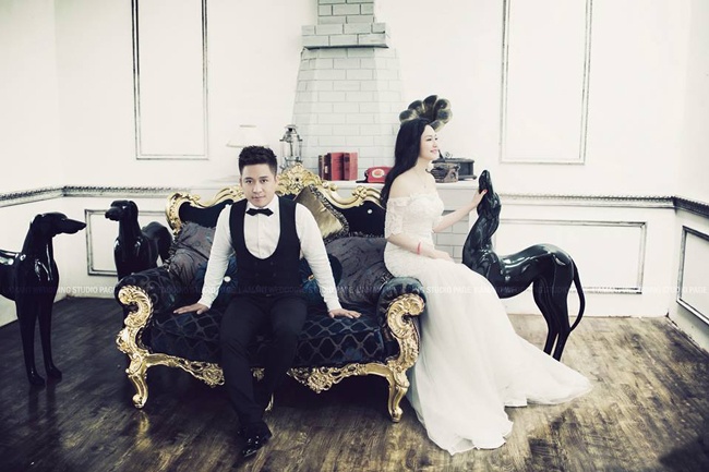 Được mệnh danh là gã đào hoa của showbiz Việt, Tuấn Hưng đã từng có tình cảm với những mỹ nữ đẹp và nổi tiếng của showbiz Việt như Thân Thúy Hà, Hồ Ngọc Hà, Vũ Thu Phương, Ngân Khánh....Tuy nhiên, những cuộc tình này thường không lâu bền.  Vào đầu năm 2014, Tuấn Hưng bất ngờ lên xe hoa cùng một Hương Baby - một hotgirl 9X xinh đẹp và giàu có