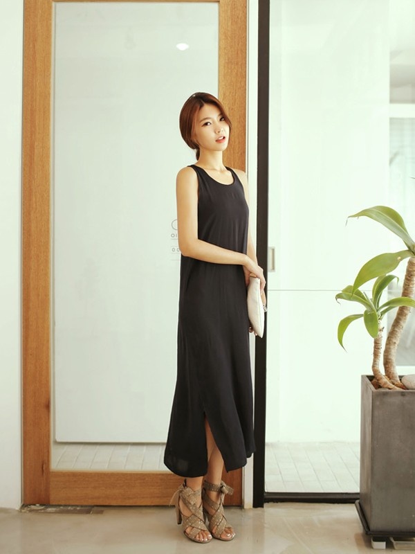 Thiết kế váy maxi luôn tạo cho người mặc một vẻ quyến rũ và nữ tính...