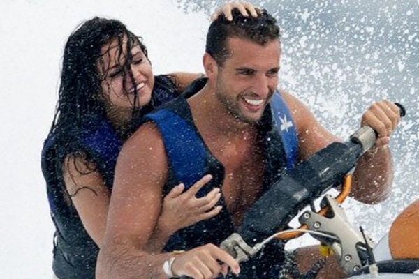 Selena Gomez bi bat gap tinh tu voi ‘trai la’ hinh anh