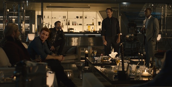 Hình ảnh mở đầu đoạn teaser của Avengers: Age of Ultron.