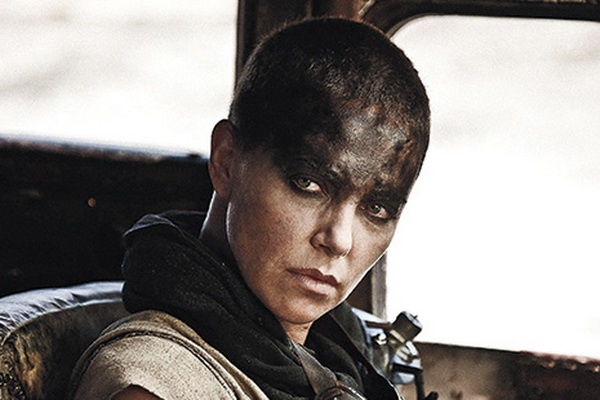 My nhan Nam Phi xuong toc trong phim hau tan the moi hinh anh