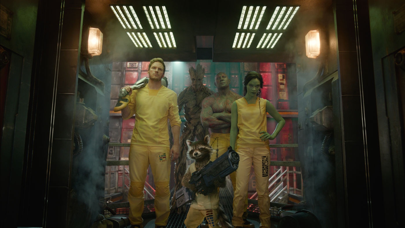 Guardians of the Galaxy (2014): Thêm một nhóm siêu anh hùng khác đến từ những trang truyện tranh của Marvel. Tuy nhiên, có một điều chắc chắn là nhóm Vệ binh dải ngân hà không thể nổi tiếng bằng Avengers. Xuất thân là trộm cướp, sát thủ và bị xã hội ruồng rẫy, những Star-Lord, Gamora, Drax the Destroyer, Rocket Raccoon và Groot đều là những siêu anh hùng bất đắc dĩ. Tuy nhiên, bản tính hướng thiện bên trong mỗi nhân vật thôi thúc họ thực hiện những gì thuộc về lẽ phải. Hiện Marvel Studios cũng úp mở về việc cho hai nhóm Vệ binh dải ngân hà và Avengers “giao lưu” với nhau trong tập phim Avengers thứ ba . 