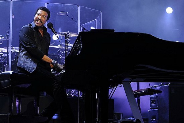 Lionel Richie - Hello (Live 2013) hinh anh