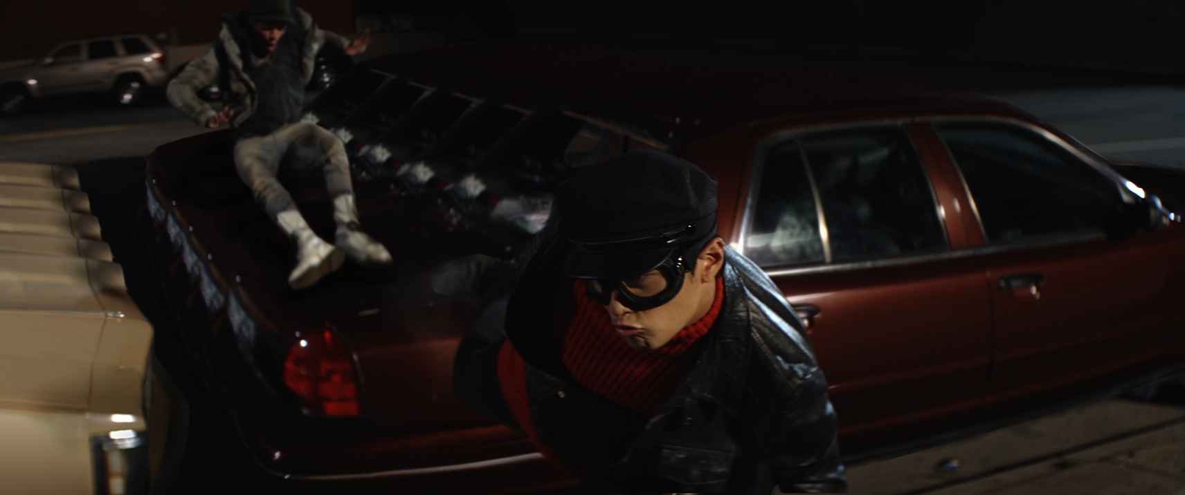 Kato: Che giấu danh tính dưới vỏ bọc của một nhân viên giúp việc bình thường, Kato thực chất là một quái kiệt có võ nghệ cao cường trong The Green Hornet. Anh hợp tác với ông chủ của là tay chơi Britt Reid để trừ gian diệt bạo. Được xem là một siêu anh hùng nhưng Kato không sở hữu một năng lực siêu việt nào ngoài khả năng võ thuật điêu luyện, những đòn đánh tay đôi với tội phạm đẹp mắt và khả năng di chuyển cực nhanh. Nhân vật Kato từng được huyền thoại Lý Tiểu Long và gần đây nhất là ngôi sao Châu Kiệt Luân người Đài Loan thủ vai.