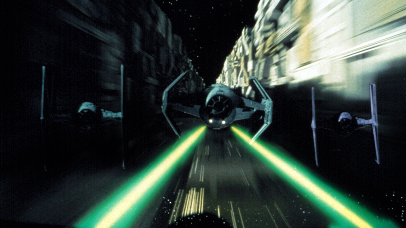 Star Wars: Episode IV (1977): Star Wars là một trong những cột mốc quan trọng của dòng phim khoa học viễn tưởng nói riêng và lịch sử điện ảnh nói chung, với những hiệu ứng kỹ xảo ma thuật xuất sắc. Được sản xuất với nguồn kinh phí không lớn cùng kỹ xảo có phần 