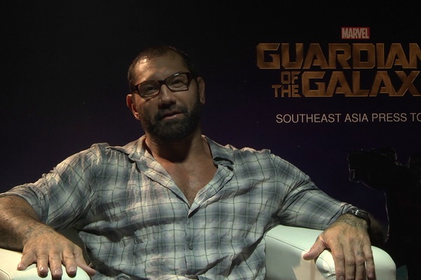 Dave Bautista gui loi chao toi doc gia Zing.vn hinh anh