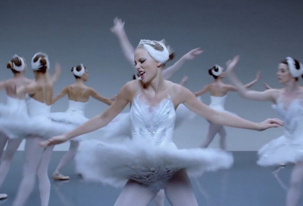 Taylor Swift noi loan het co trong MV moi hinh anh