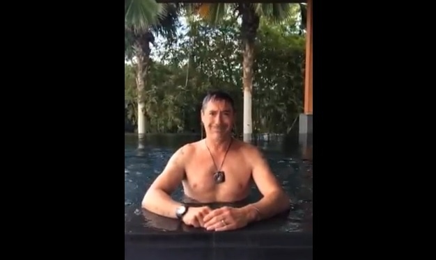 Robert Downey Jr. tham gia Ice Bucket Challenge hinh anh