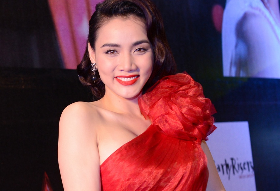 Trang Nhung buc xuc truoc cac hot girl noi tieng sau mot dem hinh anh