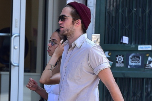 ‘Ma ca rong’ Robert Pattinson hen ho voi ca si moi noi hinh anh