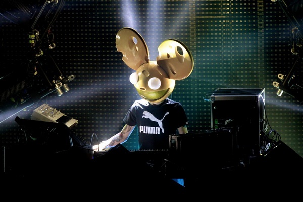 DJ Deadmau5 bi Disney kien vi bieu tuong chu chuot hinh anh