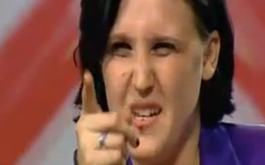 Debbie Stevens tat nuoc Louis Walsh (X Factor 2008) hinh anh