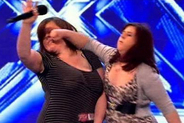 Thi sinh vo mong, chui the, de doa giam khao X Factor hinh anh