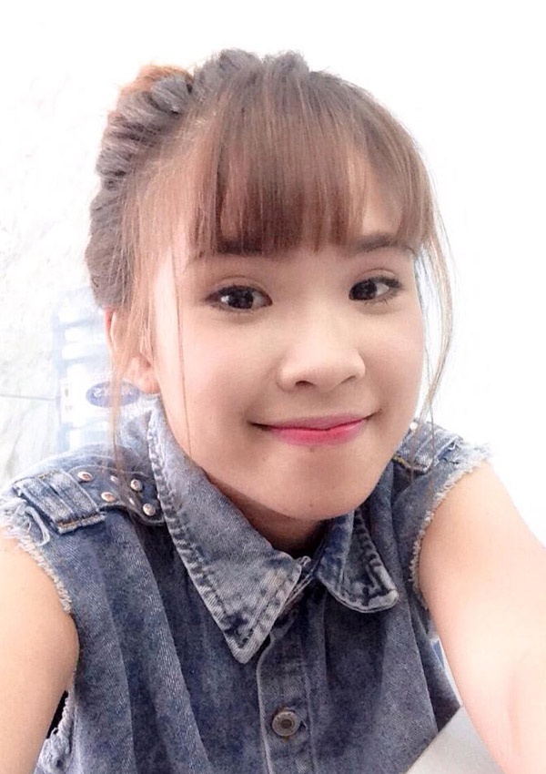 Luôn được các fan hâm mộ yêu mến không chỉ vẻ ngoài xinh xắn và tài năng, Khởi My còn đốn tim người hâm mộ bởi tính cách vô cùng thân thiện và nhí nhảnh ngoài đời.