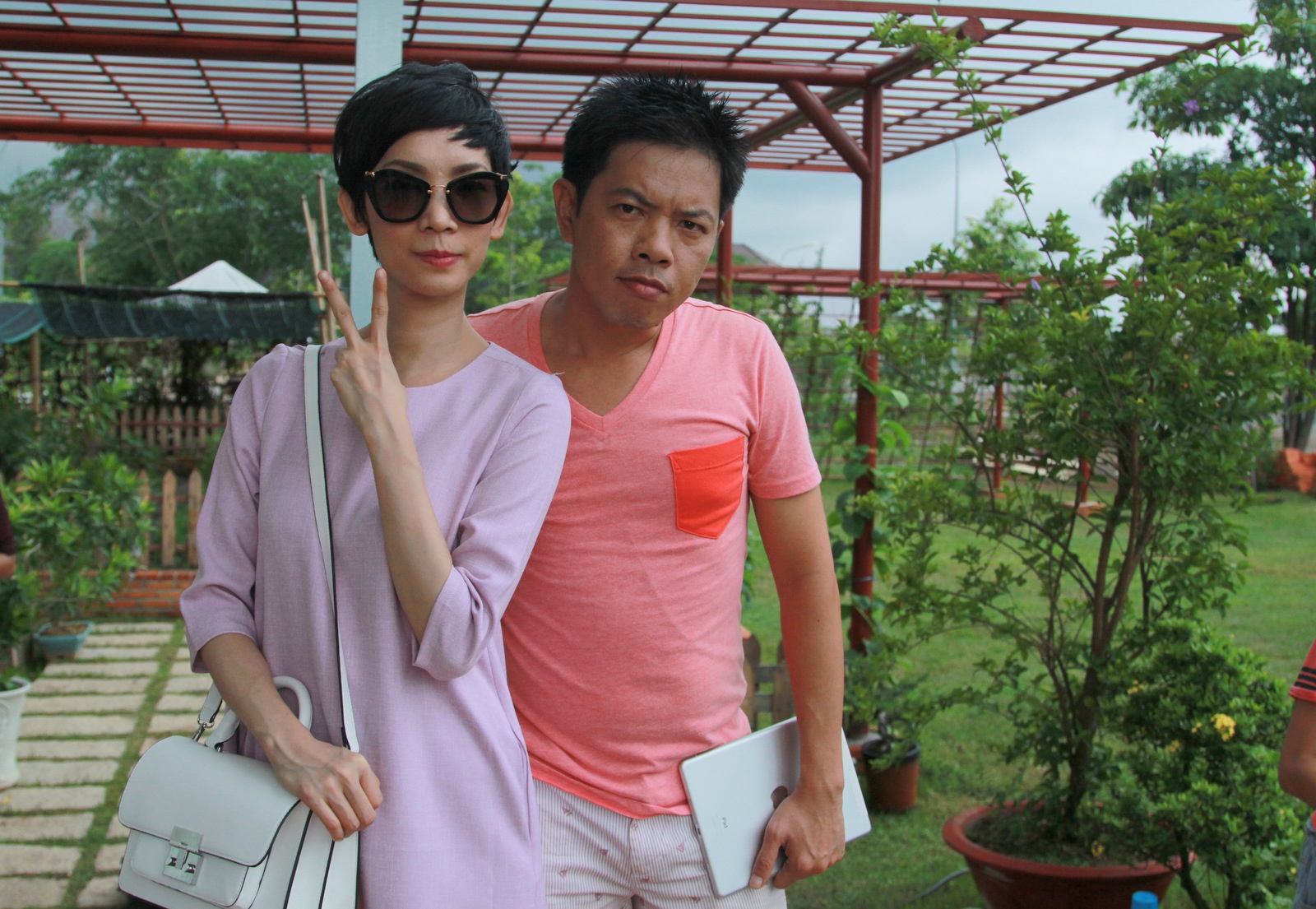 Thai Hoa tro thanh khach mua ve so quen cua Xuan Lan hinh anh