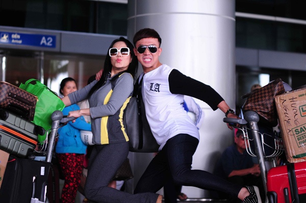 Ba me ra san bay don Tran Thanh tu My ve hinh anh