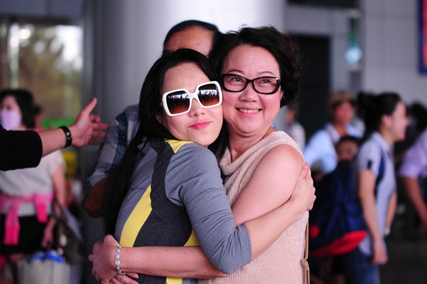 Nữ danh hài chụp ảnh tình cảm cùng mẹ Trấn Thành.