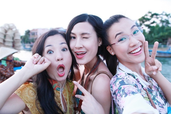 Thuy Nga, Kathy Uyen gui loi chuc khan gia nu nhan 20/10 hinh anh