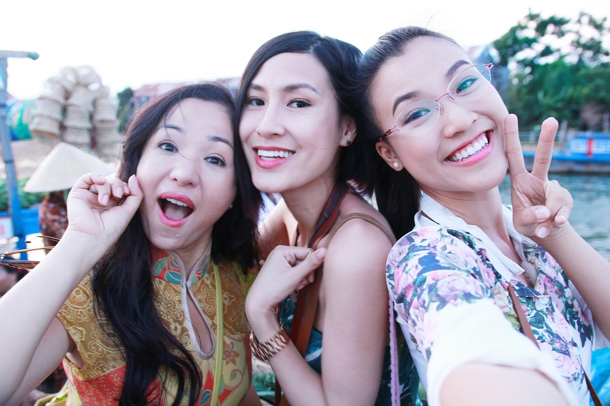 'Chuyen ba co nang' gui loi chuc khan gia nu nhan 20/10 hinh anh