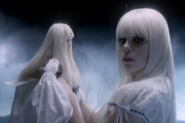 Kerli - 'Walking on Air' hinh anh