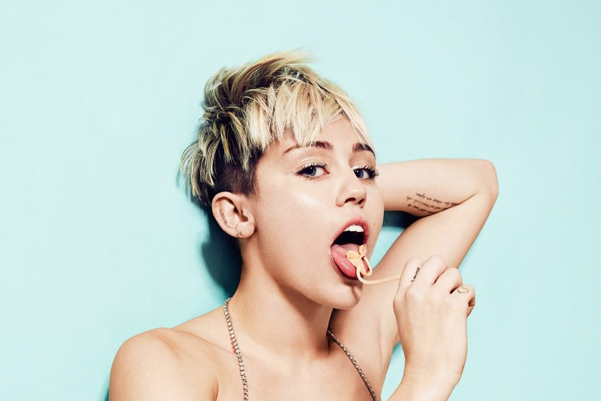 Cong thuc gay soc cua Miley Cyrus da het thieng hinh anh