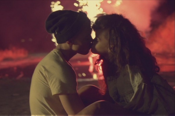 Rihanna - 'We Found Love' (feat. Calvin Harris) hinh anh