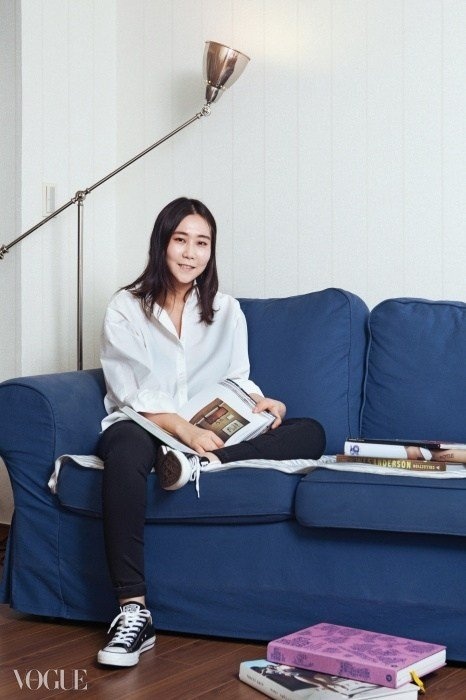 Choi Kyung Won từng làm việc với nhóm nhạc f(x) và diễn viên Kim Ha Neul.