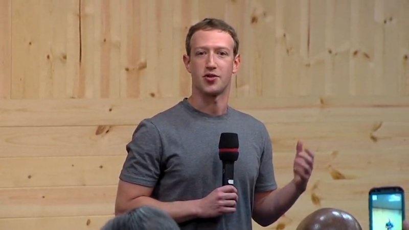 Ong chu Facebook dau long vi bo phim ve ban than hinh anh