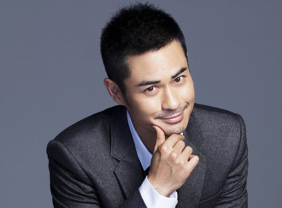 4 lan Trinh Gia Dinh doi mat voi bao scandal hinh anh