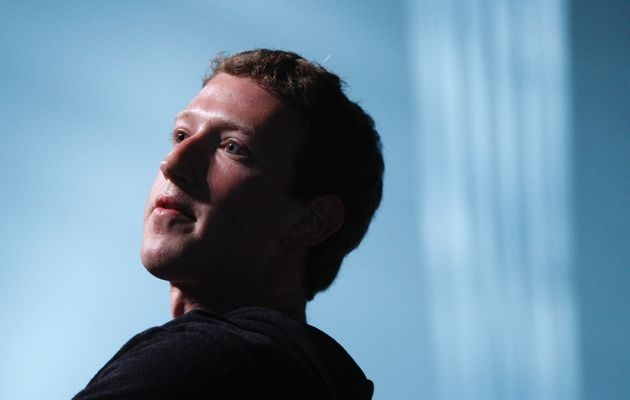 Bien kich ‘The Social Network’ xin loi ong chu Facebook hinh anh