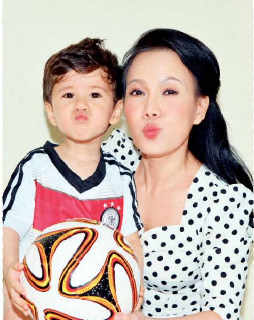 Bé Phương Vy đã sắp sửa có em trai.